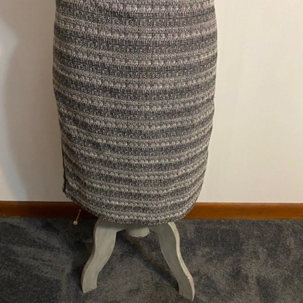 Liz Claiborne Black/Silver mini-Pencil skirt, size 18